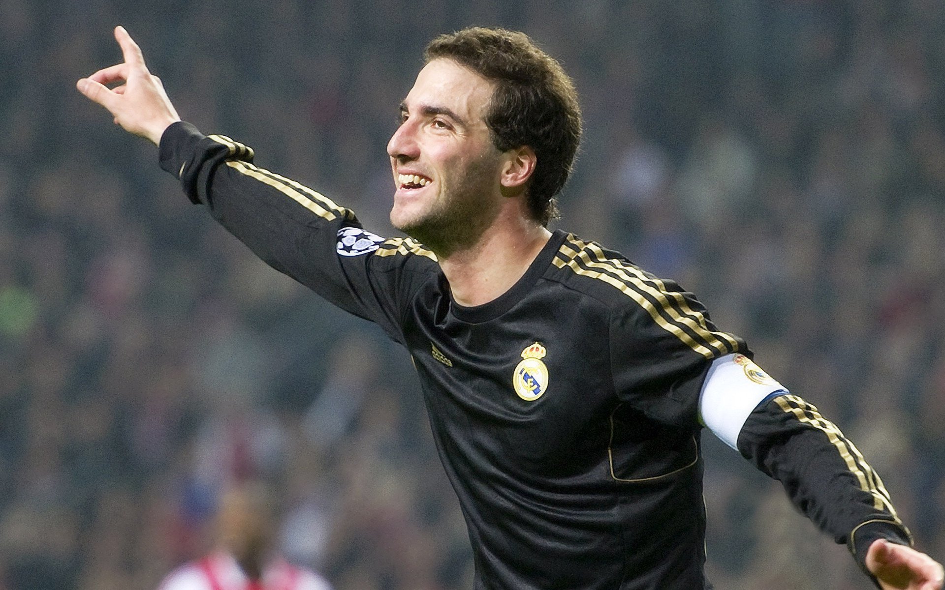 开云世界杯-当纳达尔放下独行侠的骄傲，在联合杯的硝烟里，他扛起了比冠军更重的旗帜